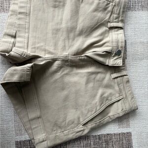 Everlane Taupe Khaki Shorts mid length and rise